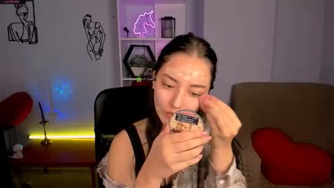 Snapshot of eva_smiith_ chatting on November 11, 2025, 6:46 am Eva online show from November 11, 2025, 6:46 am