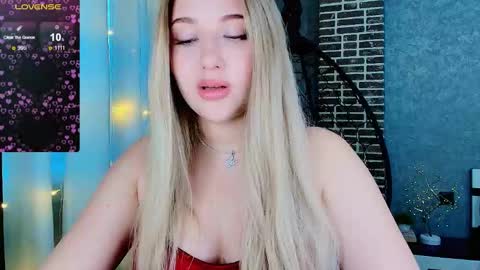 Eva  online show from November 26, 2025, 4:57 am