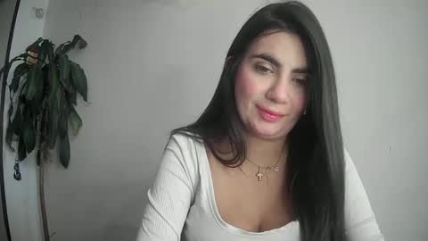 evacollins12 online show from February 17, 2025, 9:52 pm
