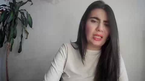 evacollins12 online show from February 24, 2025, 9:31 pm