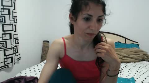 hornycrissyyourlove online show from April 26, 2026, 3:15 am
