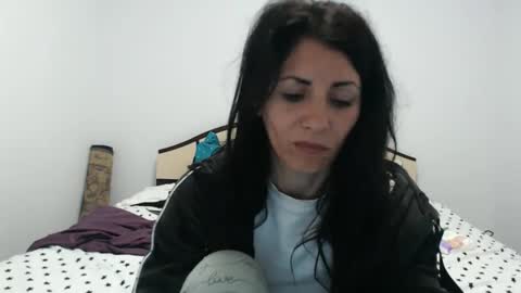 hornycrissyyourlove online show from April 27, 2026, 3:15 am