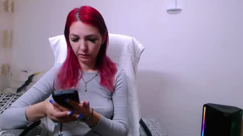 Snapshot of evadesireone chatting on May 12, 2026, 9:06 am EvadesireONE online show from May 12, 2026, 9:06 am