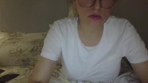 evaglad online show from September 30, 2025, 4:56 pm