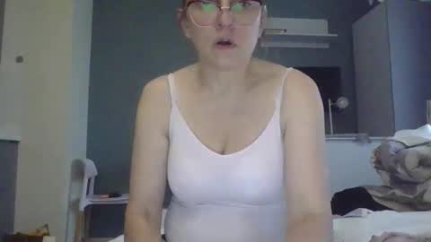 evaglad online show from October 4, 2025, 5:49 am