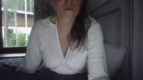 evaglad online show from October 27, 2025, 7:23 am