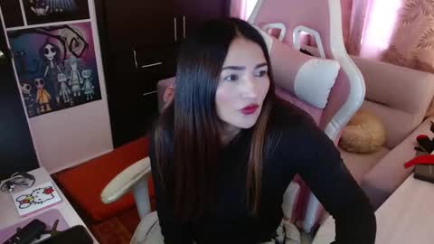 Snapshot of evagrays chatting on October 3, 2025, 9:34 pm Eva online show from October 3, 2025, 9:34 pm