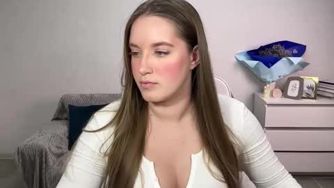 Eva online show from November 8, 2025, 7:56 pm