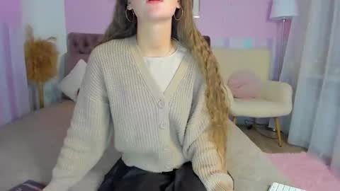 Snapshot of evalaniss chatting on November 17, 2025, 4:07 am Eva online show from November 17, 2025, 4:07 am