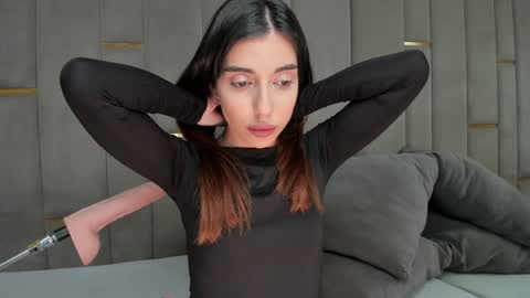 EVA online show from November 26, 2025, 3:35 pm