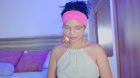Snapshot of evalune_ chatting on July 11, 2026, 5:43 am . online show from July 11, 2026, 5:43 am