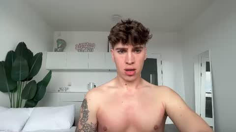 evan_white_ online show from June 25, 2026, 7:46 am