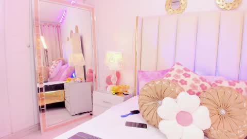 evangelin_ts online show from November 24, 2025, 2:06 pm