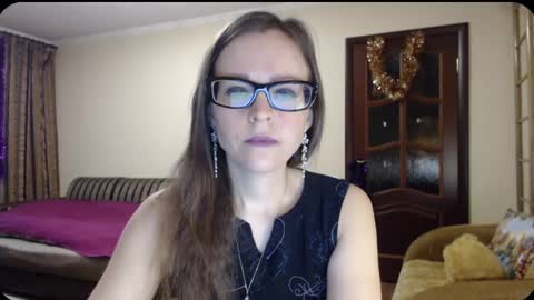 Snapshot of evangeline06 chatting on December 26, 2024, 8:39 am YourMistress online show from December 26, 2024, 8:39 am