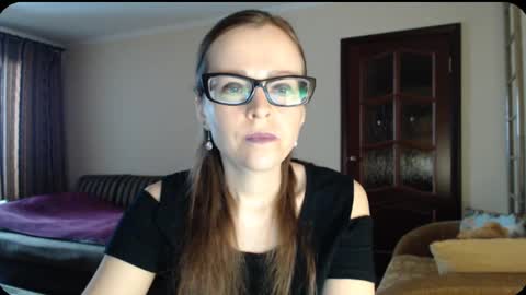 Snapshot of evangeline06 chatting on February 25, 2025, 8:25 am YourMistress online show from February 25, 2025, 8:25 am