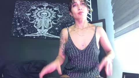  Eva online show from December 14, 2025, 6:45 pm