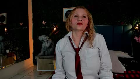 Snapshot of evangelyne_rose chatting on February 10, 2026, 7:29 pm Evangelyne online show from February 10, 2026, 7:29 pm