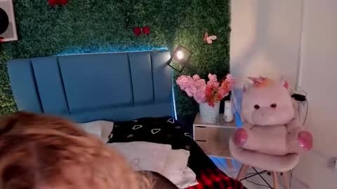 Snapshot of evangelyne_rose chatting on February 11, 2026, 8:25 pm Evangelyne online show from February 11, 2026, 8:25 pm