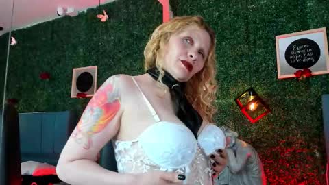 Snapshot of evangelyne_rose chatting on February 17, 2026, 8:04 pm Evangelyne online show from February 17, 2026, 8:04 pm