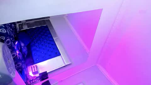 evanllelyne online show from February 1, 2026, 12:48 pm