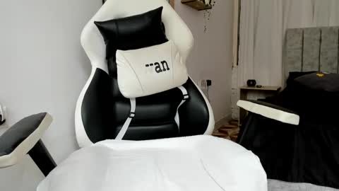 Evan online show from September 27, 2025, 2:11 pm