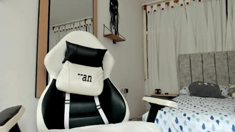 Evan online show from November 3, 2025, 2:07 pm