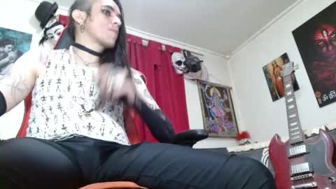 evans_xy online show from June 1, 2026, 11:28 pm