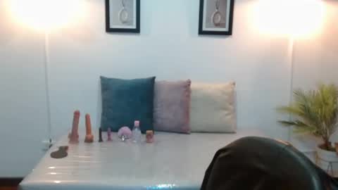 Evanssa lx online show from April 17, 2026, 9:07 pm