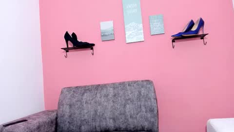 evapalmer_1 online show from October 27, 2025, 9:35 am