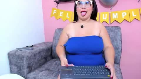 evapalmer_1 online show from October 30, 2025, 9:22 am