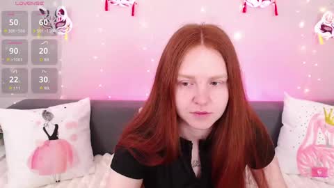 Snapshot of evarey_ chatting on May 21, 2026, 5:03 am Adelina online show from May 21, 2026, 5:03 am