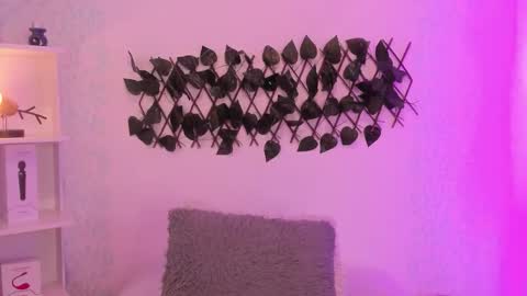 Snapshot of evaritz__ chatting on February 11, 2026, 8:14 pm EVARITZ online show from February 11, 2026, 8:14 pm