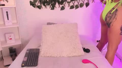 Snapshot of evaritz__ chatting on February 28, 2026, 5:03 pm EVARITZ online show from February 28, 2026, 5:03 pm