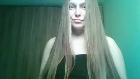 evasapples2026 online show from February 12, 2026, 10:27 pm