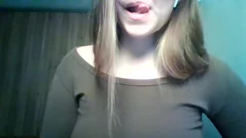 evasapples2026 online show from March 13, 2026, 9:10 pm