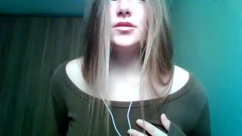 evasapples2026 online show from May 20, 2026, 8:26 pm