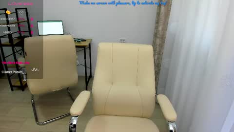 Snapshot of eveeevian chatting on July 20, 2026, 10:39 am eveeevian online show from July 20, 2026, 10:39 am
