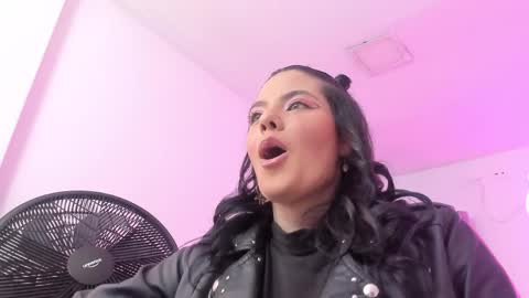evelin__thompsson online show from April 7, 2026, 2:01 am