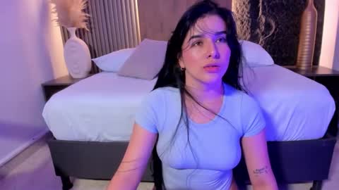 Snapshot of evelin_lopezz chatting on October 29, 2025, 2:36 am E V E L I N online show from October 29, 2025, 2:36 am