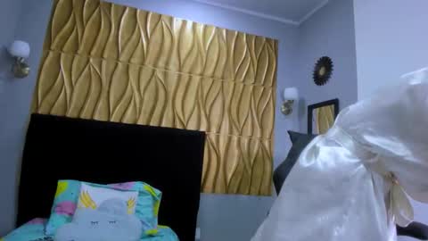 Evelin online show from November 28, 2025, 3:25 pm