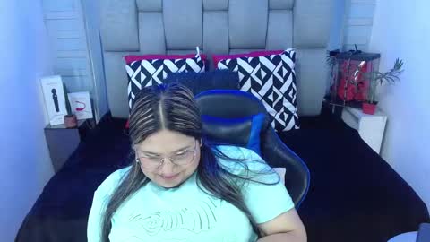 Snapshot of evelin_zaens chatting on November 7, 2025, 5:51 am evelin zaens online show from November 7, 2025, 5:51 am