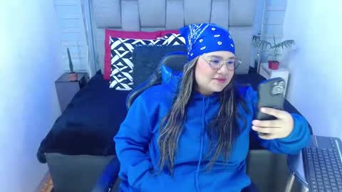 evelin zaens online show from November 23, 2025, 4:23 am