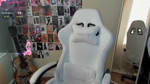 Snapshot of evelinalu chatting on June 19, 2026, 1:21 am Evelina online show from June 19, 2026, 1:21 am