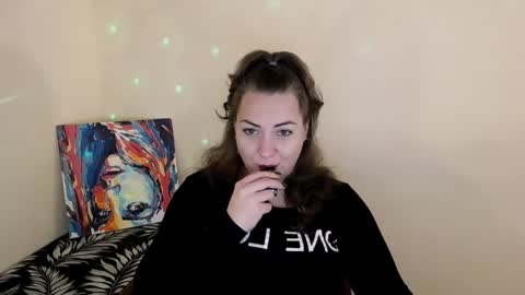 Snapshot of evelineli chatting on October 15, 2025, 7:52 am Lydia online show from October 15, 2025, 7:52 am