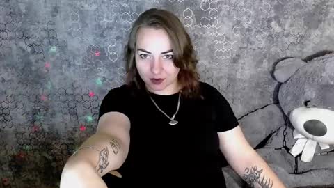 Snapshot of evelineli chatting on November 15, 2025, 5:16 am Lydia online show from November 15, 2025, 5:16 am