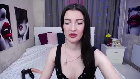 Evelin online show from March 5, 2026, 6:53 am