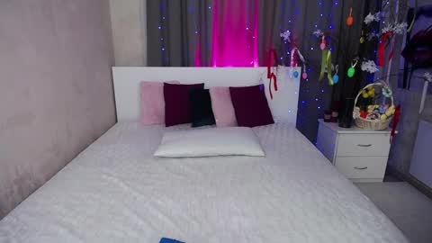 Evelin online show from April 9, 2026, 5:29 am