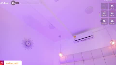 Evelinn online show from September 25, 2025, 7:06 pm