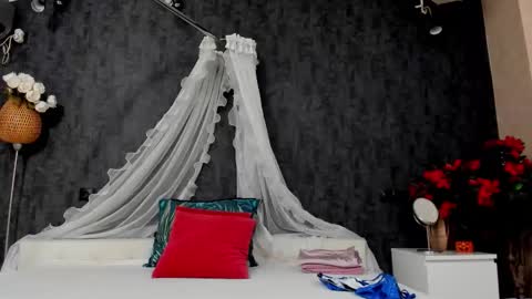 evellynereys online show from January 15, 2026, 5:01 am