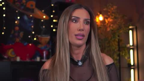 Evelyn online show from March 25, 2026, 7:20 pm